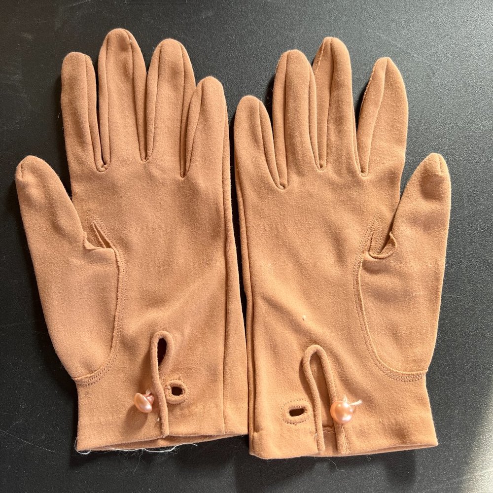 Vintage Retro Tan Crescendoe Caresse Nylon Button Wrist Fashion Gloves sz 7 1/2